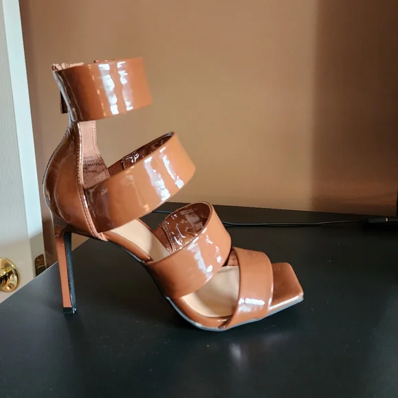 Shoes - Picture 4 of 5